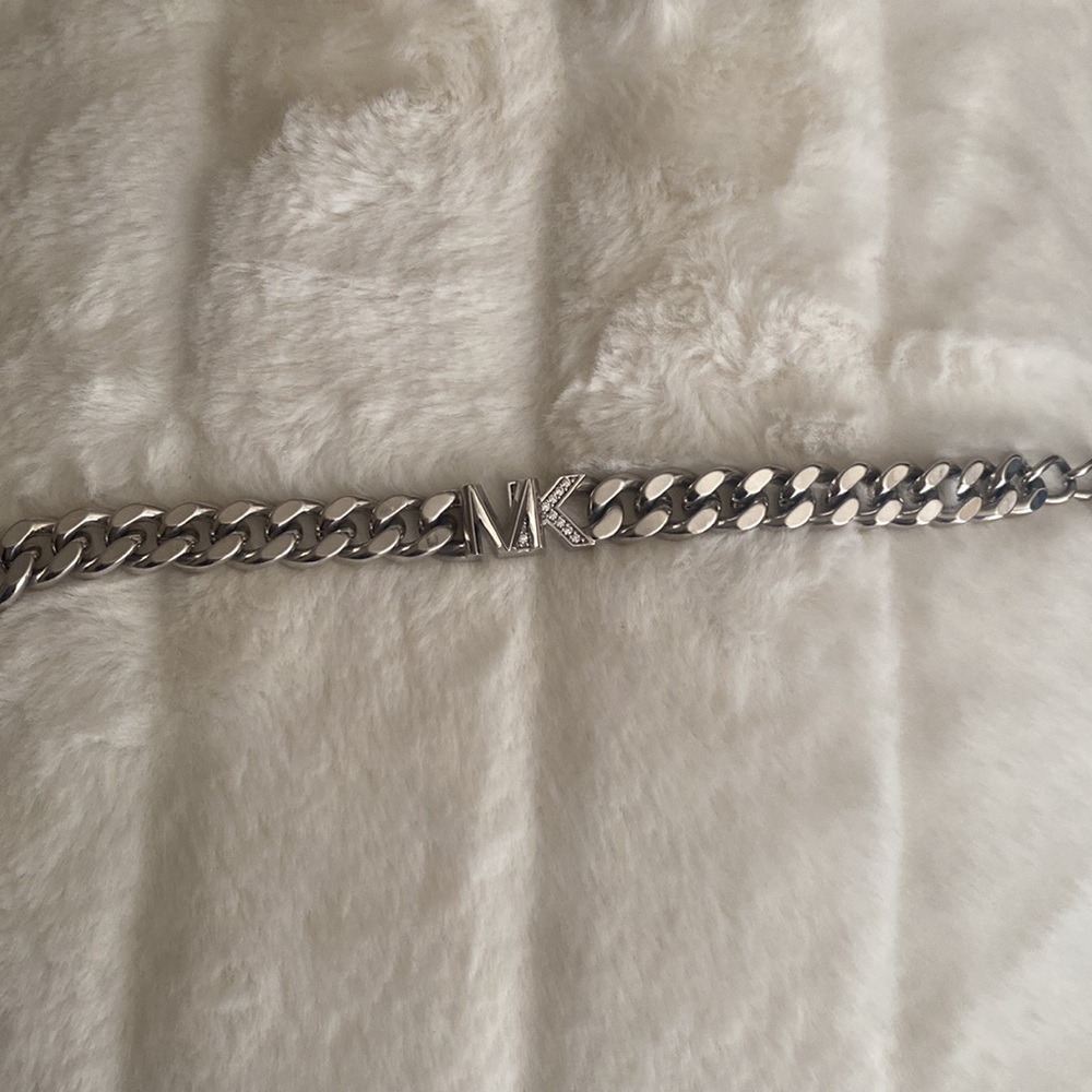 Michael Kors Silver Bracelet
Excellent condition like new!! - Picture 5 of 7